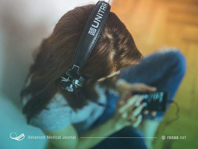 در ماههای آخر بارداری مادر میتواند با کودک خود صحبت کند و برایش موسیقی پخش کند