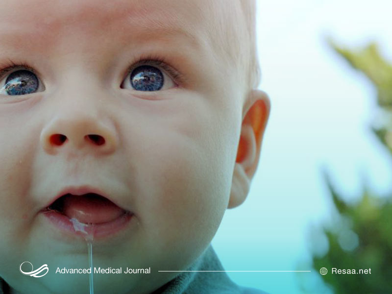 سوزش معده در نوزادان منجر به رفلاکس و برگشت شیر به گلوی نوزاد میشود.