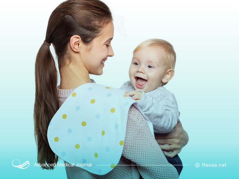 گرفتن صحیح آروغ نوزاد میتواند از بروز رفلاکس جلوگیری کند.