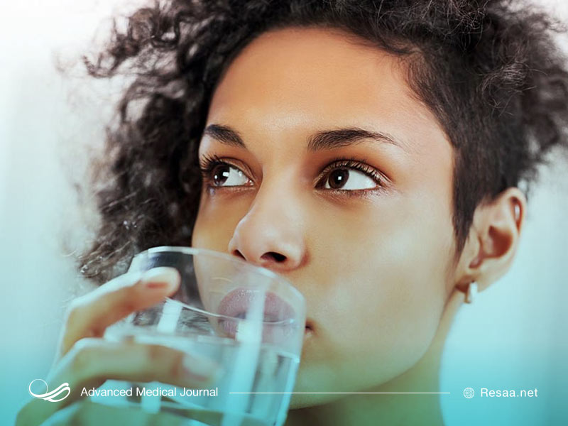 نوشیدن آب سالم راهی برای درمان اسهال خونی