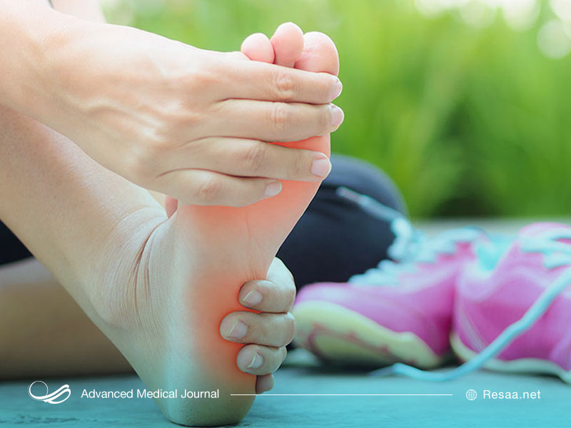 کبودشدگی سنگی پا در اثر راه رفتن روی قسمتهای سنگی و سخت اتفاق می افتد.