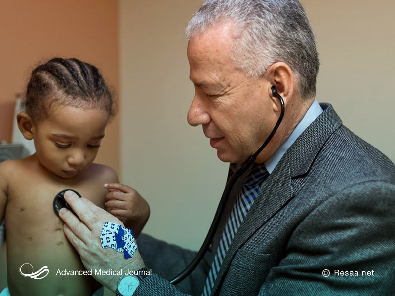 معاینه کودک مبتلا به بیماری