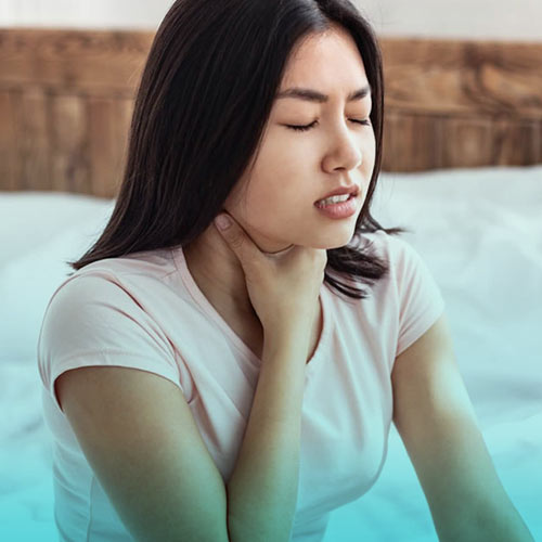 خارش گلو به چه دلیل به وجود می‌آید