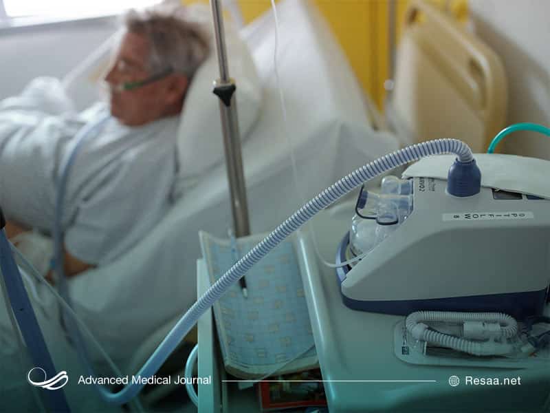 اتصال دستگاه به بیماران کرونایی برای کمک به تنفس انجام می‌شود.