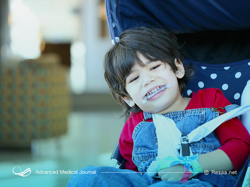 کودک دچار فلج مغزی