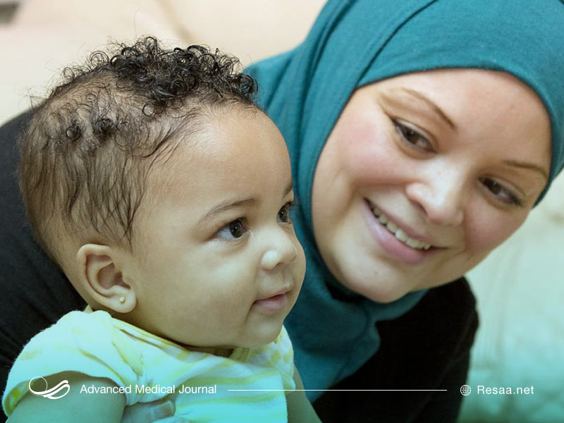 بوتولیسم نوزاد در روده نوزاد پیشروی میکند.