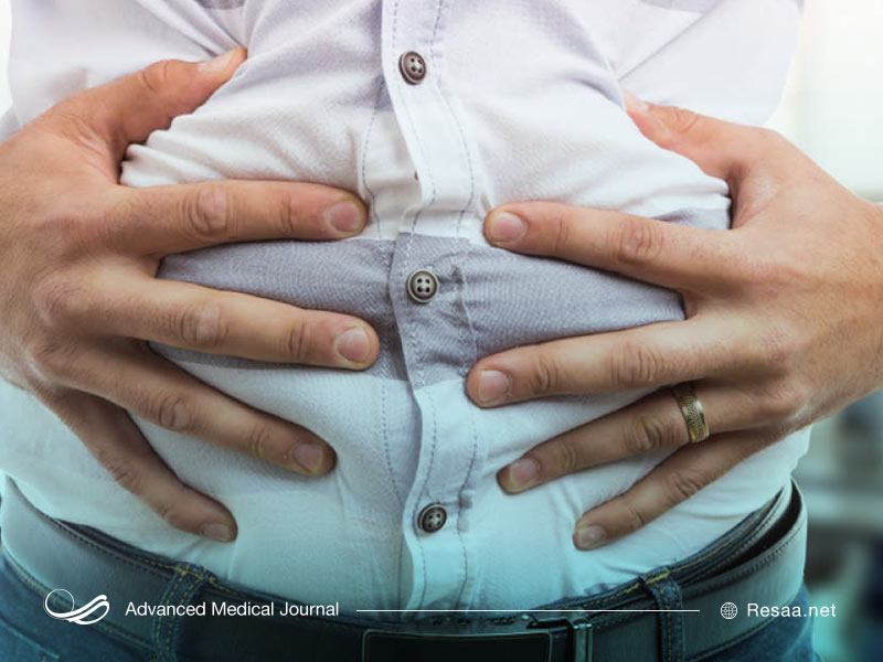 آسیت در اثر تجمع مایع در حفره شکم ایجاد می‌شود.