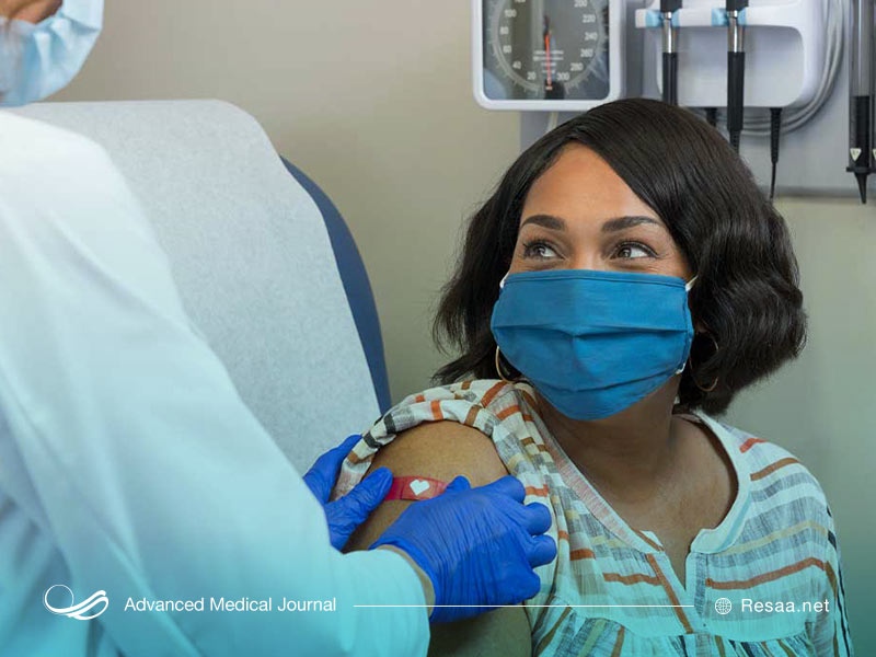 تزریق واکسن در چند مرحله صورت میگیرد.