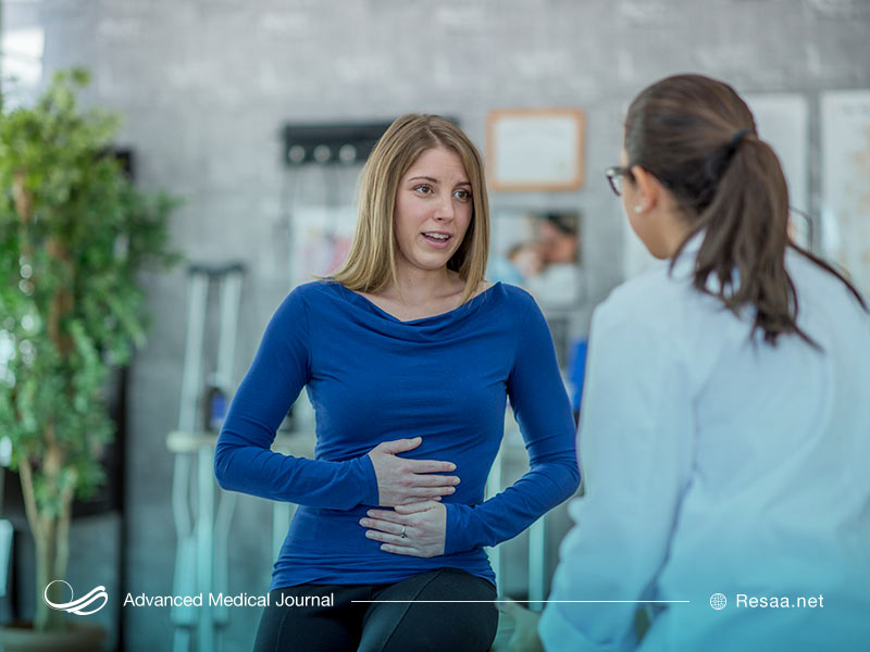 احساس درد در شکم از نشانههای بیماری است.