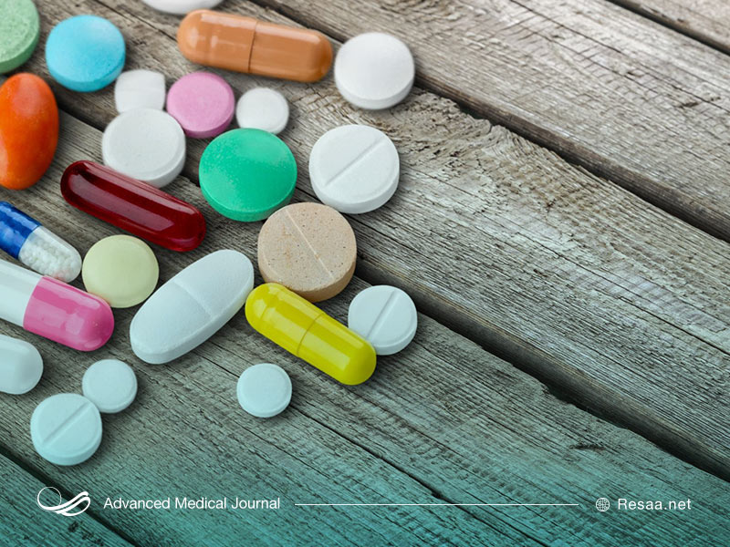 سیپروفلوکساسین با نام‌های تجاری سیپروکسین "Ciproxin" (قرص و شربت)، سیلوکسان "Ciloxan" (قطره و پماد چشمی) و ستراکسال "Cetraxal" (قطره گوش) نیز شناخته می‌شود.